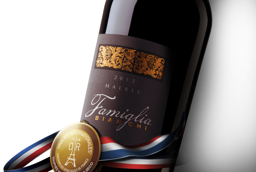 Botella de Famiglia Bianchi Malbec con galardón Vinalies Internationales de oro